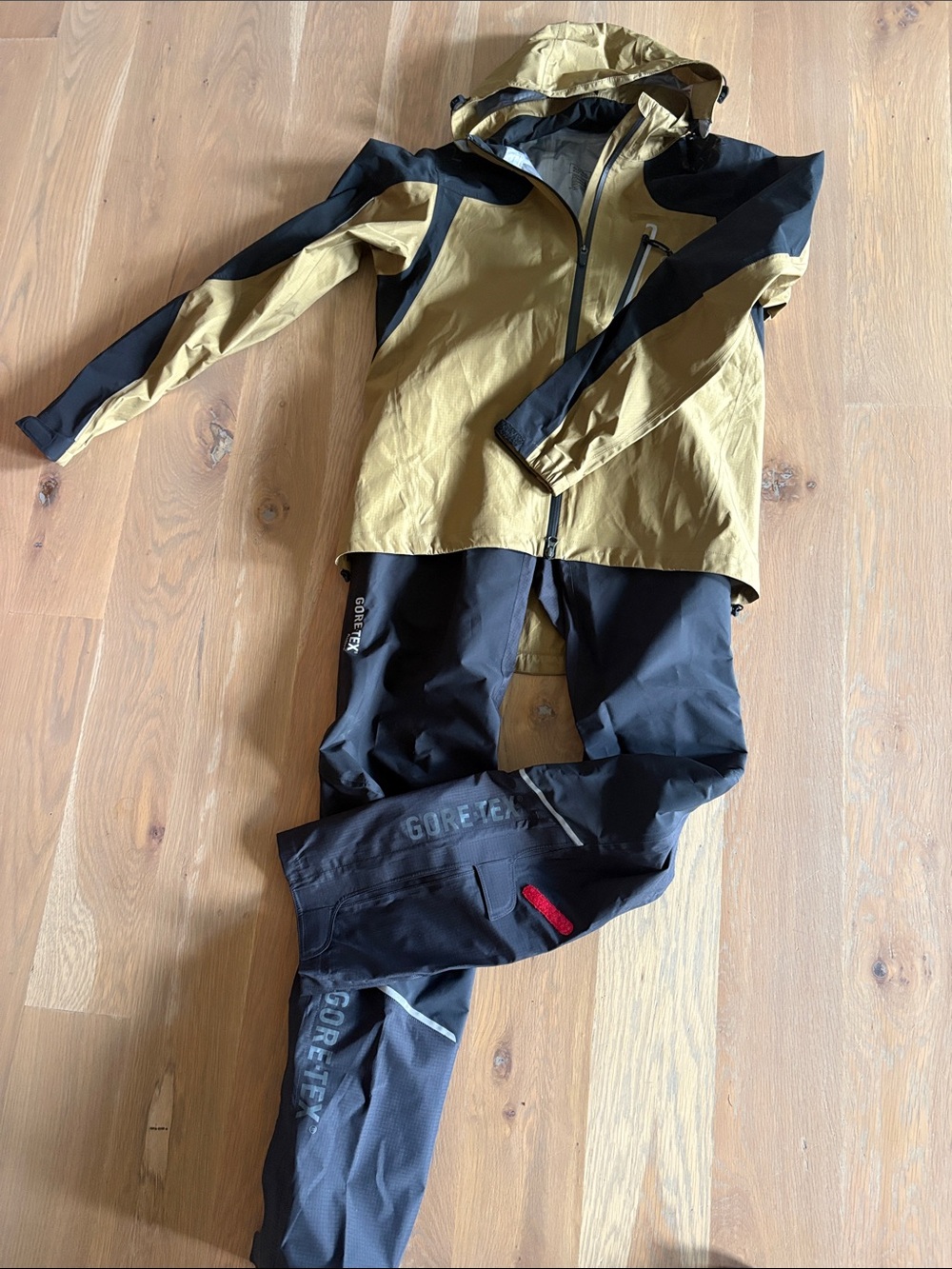 Gore Bike Wear, GORE-TEX tan and Black Waterproof cycling Jacket with Pants